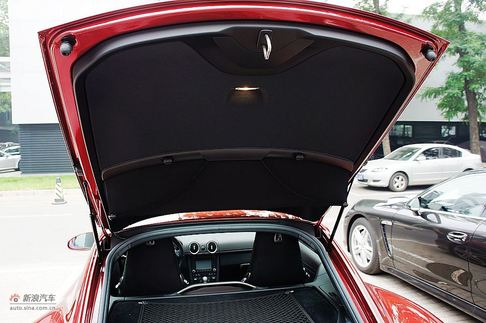 2011款CaymanS后备箱图片