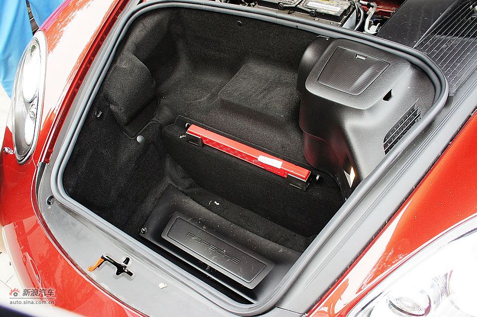 2011款CaymanS后备箱图片