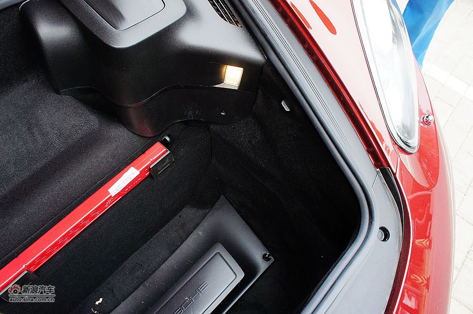 2011款CaymanS后备箱图片