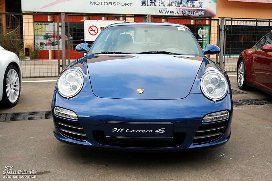 新款保时捷911 Carrera 4S