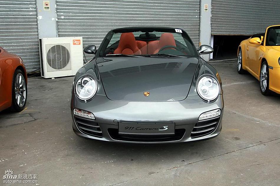 新款保时捷911 Carrera 4S