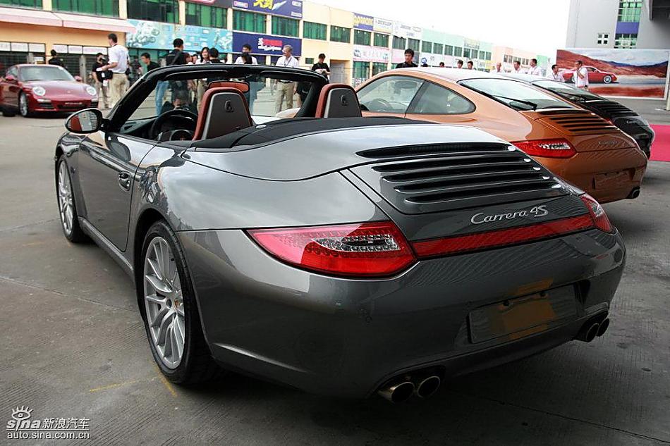 新款保时捷911 Carrera 4S