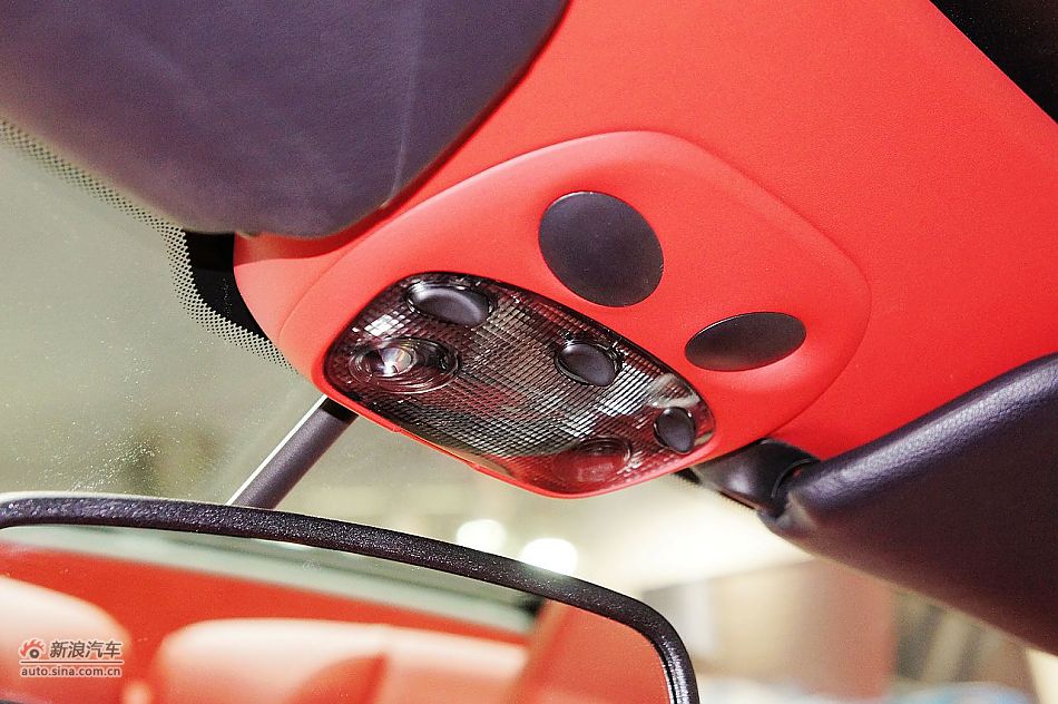 2011款保时捷911 Targa 4S内饰图片