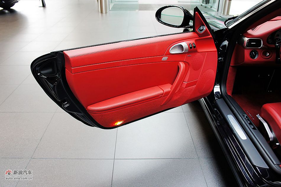 2011款保时捷911 Targa 4S内饰图片