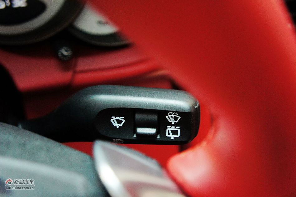 2011款保时捷911 Targa 4S内饰图片