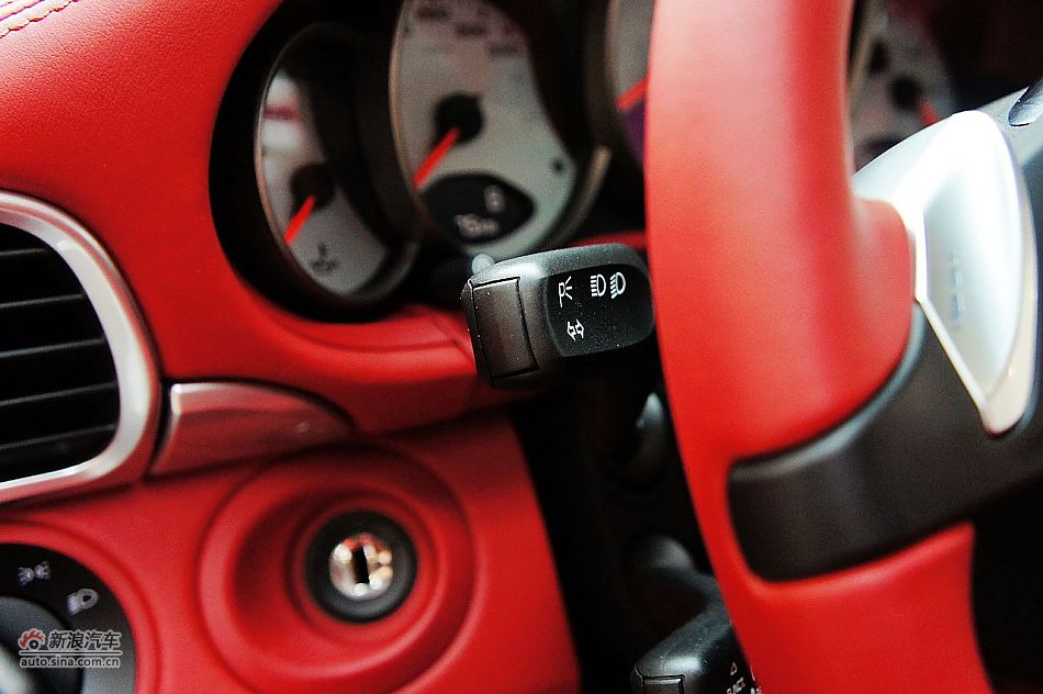 2011款保时捷911 Targa 4S内饰图片