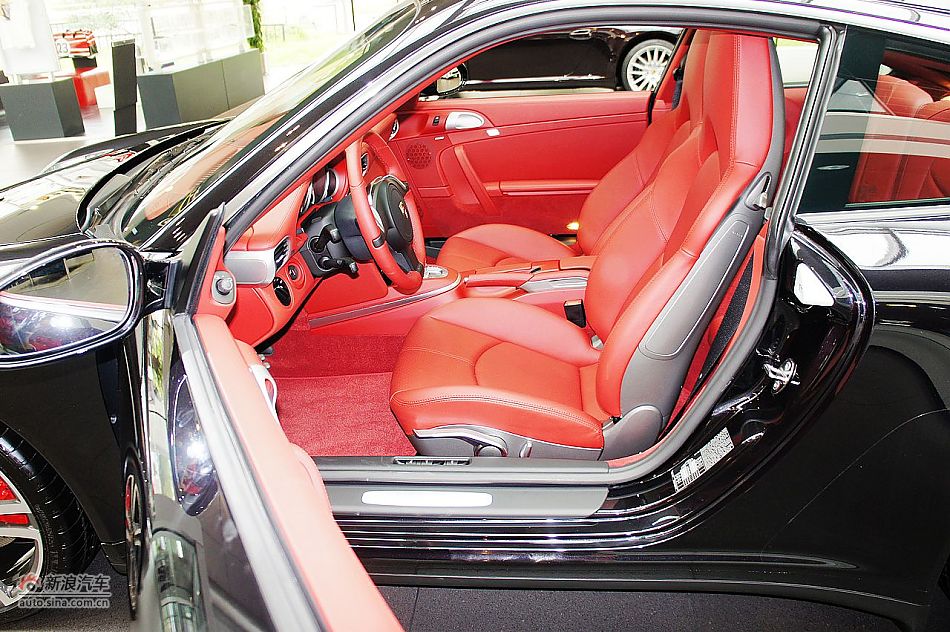 2011款保时捷911 Targa 4S内饰图片