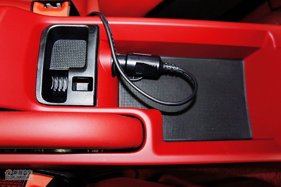 2011款保时捷911 Targa 4S内饰图片