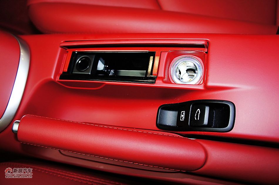 2011款保时捷911 Targa 4S内饰图片