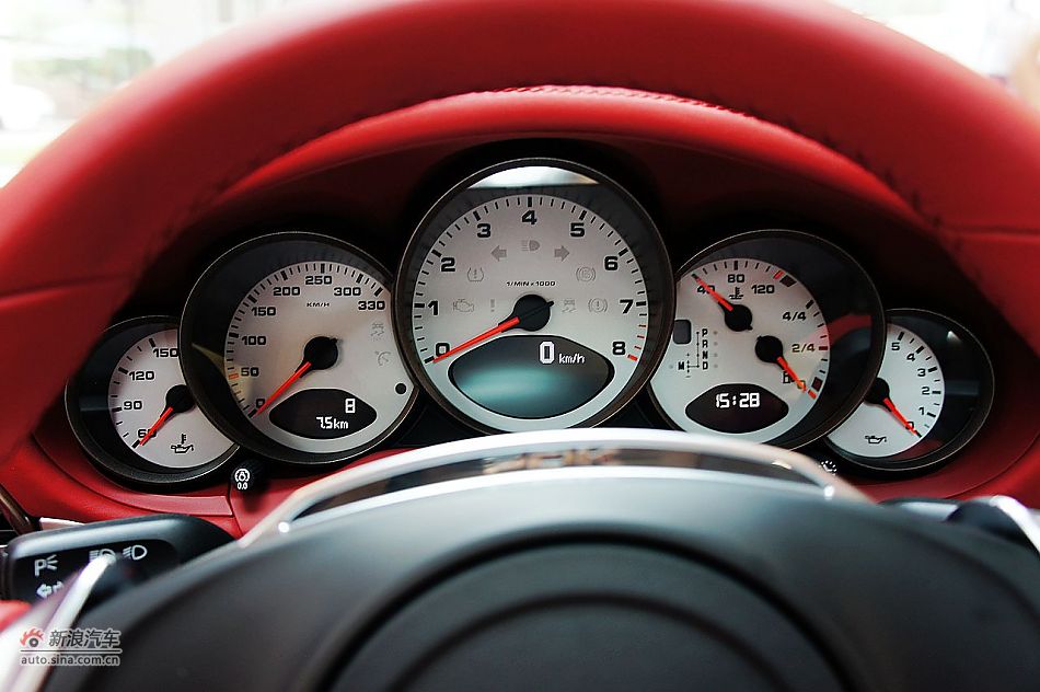 2011款保时捷911 Targa 4S内饰图片