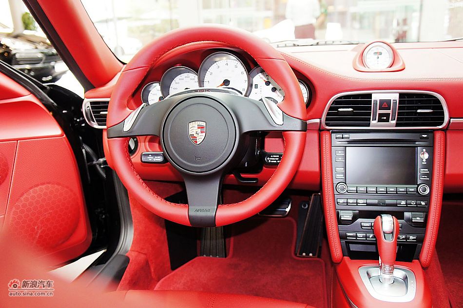 2011款保时捷911 Targa 4S内饰图片