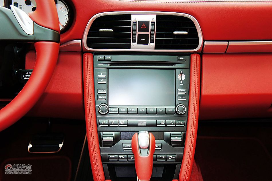 2011款保时捷911 Targa 4S内饰图片