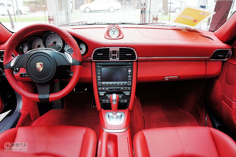 2011款保时捷911 Targa 4S内饰图片