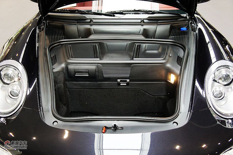 2011款保时捷911 Targa 4S后备箱空间图片