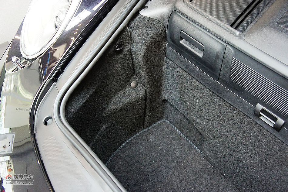2011款保时捷911 Targa 4S后备箱空间图片