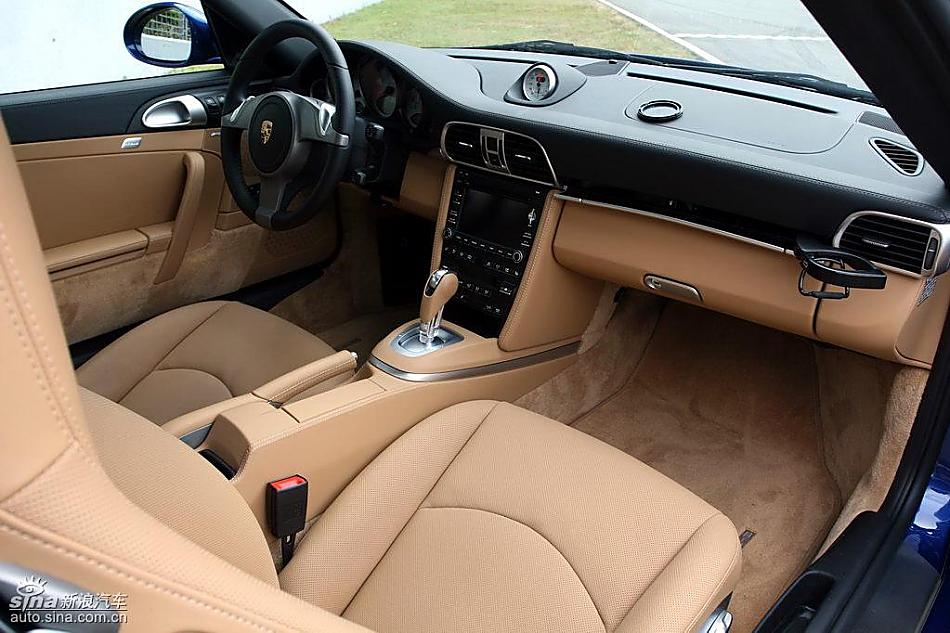 新保时捷911 Carrera 4S