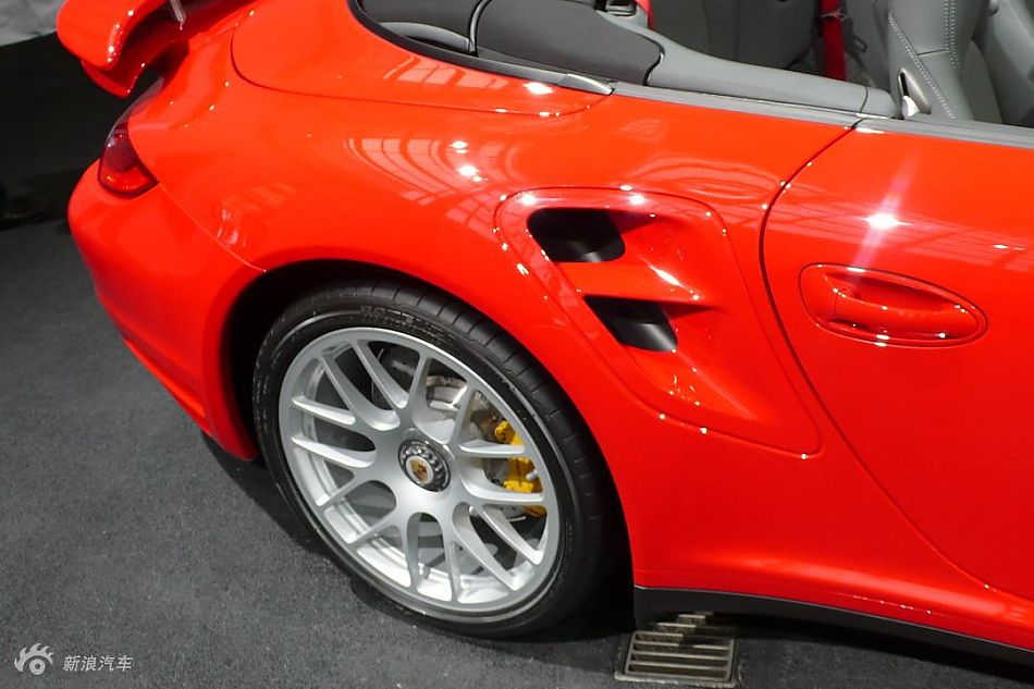 全新保时捷911 Turbo S Cabriolet外观实拍