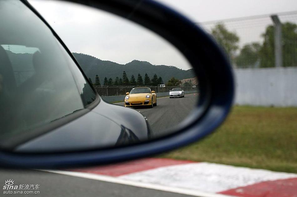 新款保时捷911 Carrera 4S