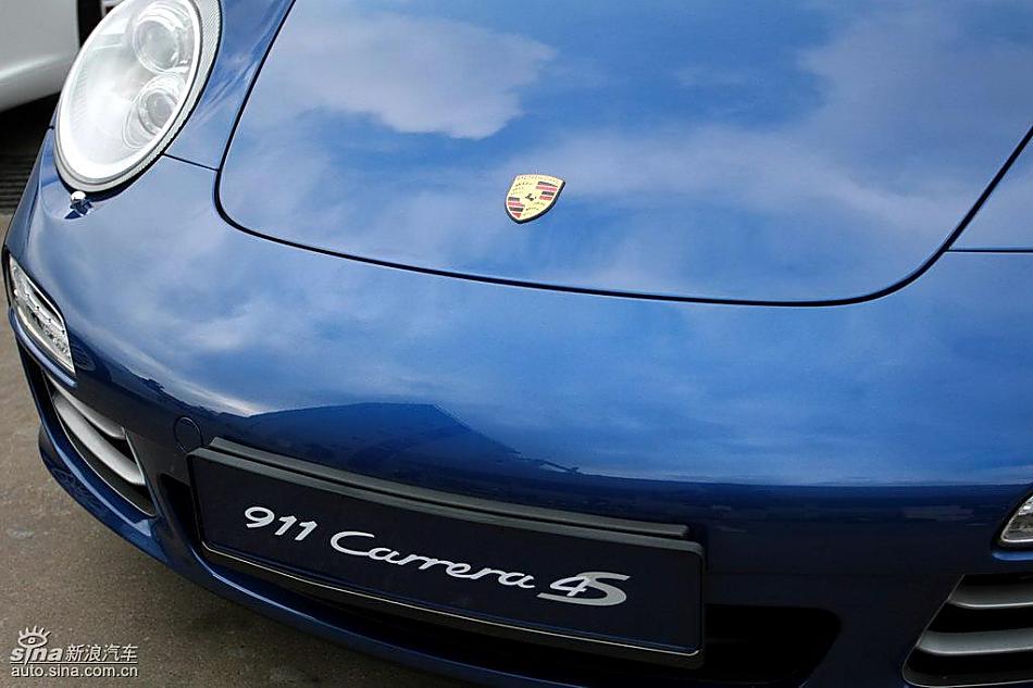 新款保时捷911 Carrera 4S