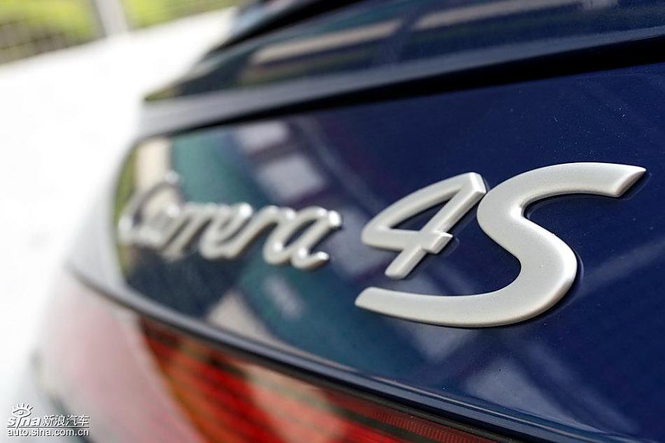 新款保时捷911 Carrera 4S