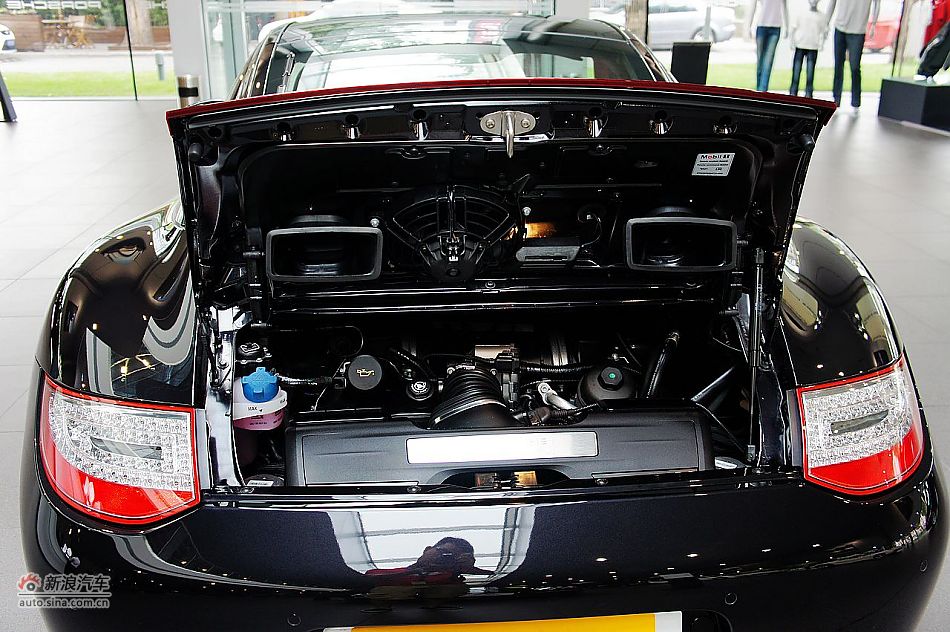 2011款保时捷911 Targa 4S后备箱空间图片