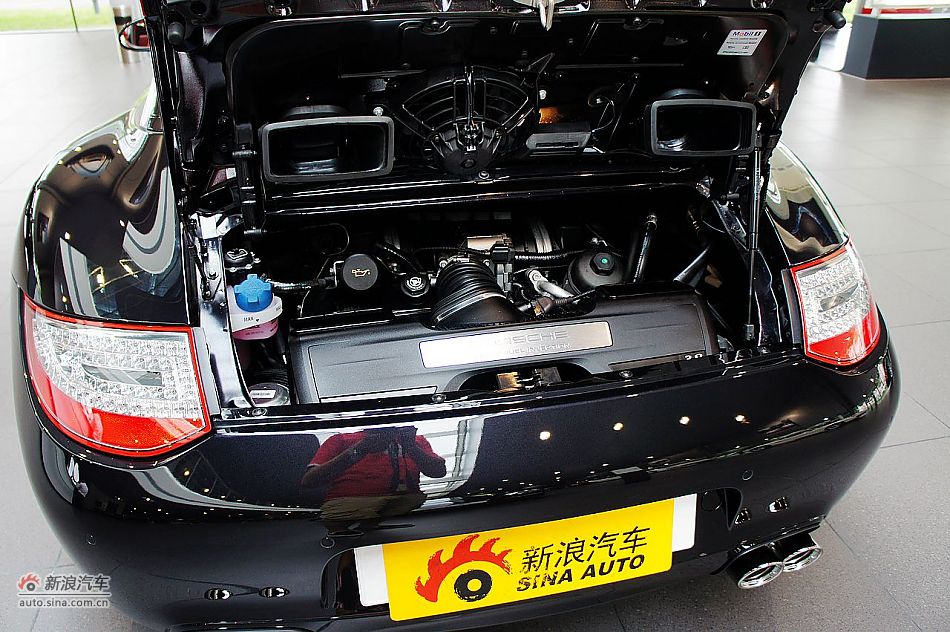 2011款保时捷911 Targa 4S后备箱空间图片