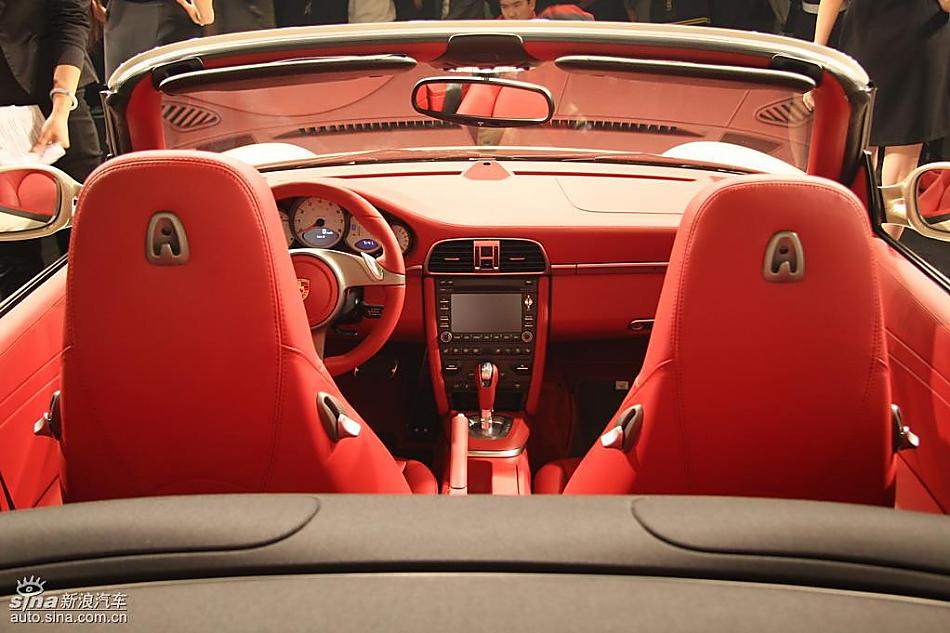 保时捷新款911发布现场内饰图