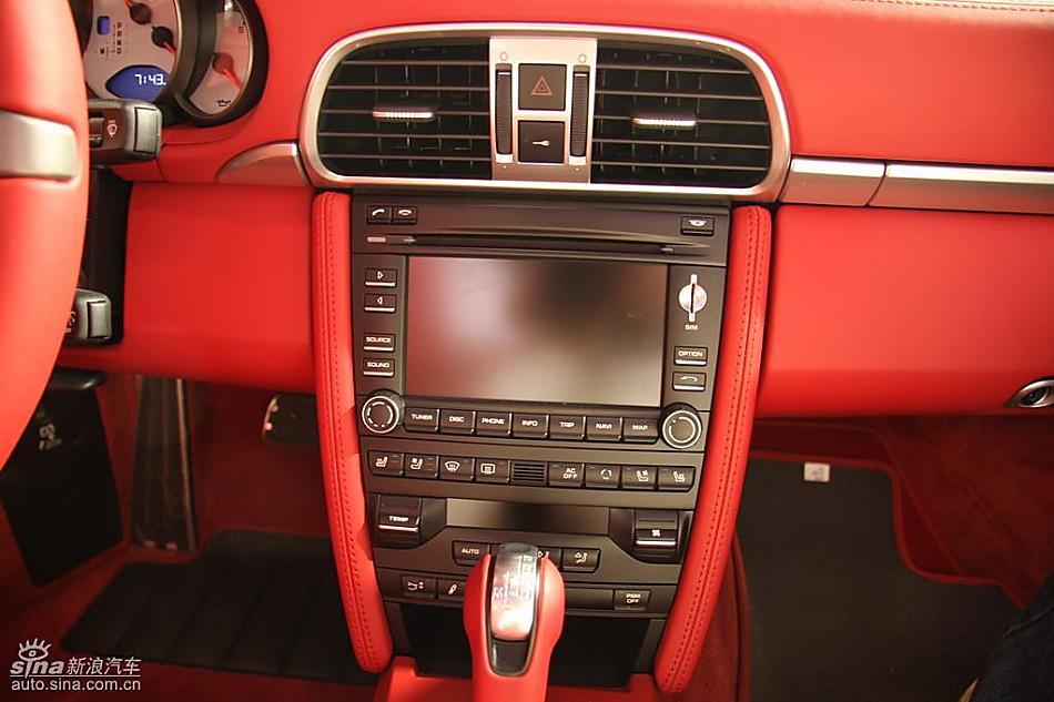 保时捷新款911发布现场内饰图