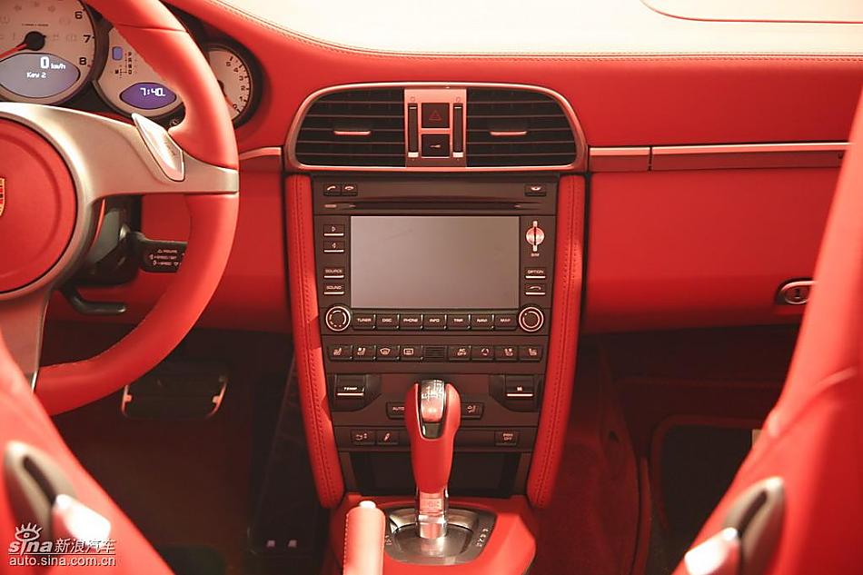 保时捷新款911发布现场内饰图