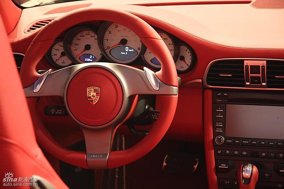 保时捷新款911发布现场内饰图