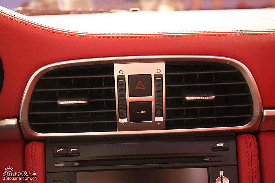 保时捷新款911发布现场内饰图