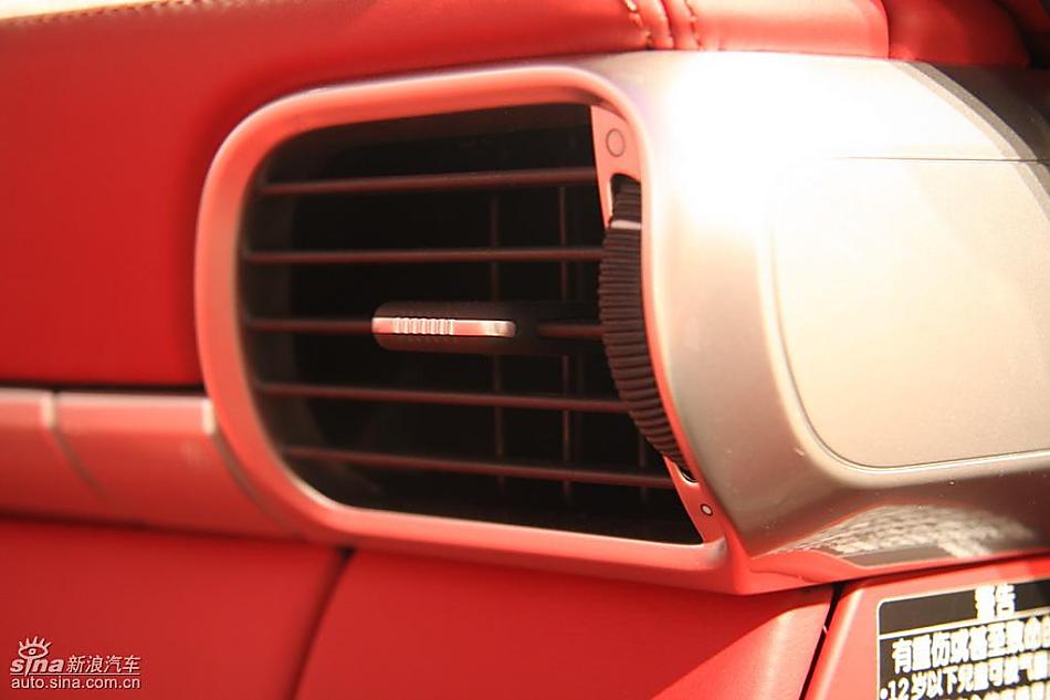 保时捷新款911发布现场内饰图