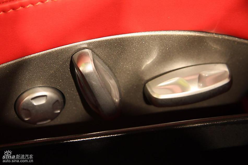 保时捷新款911发布现场内饰图