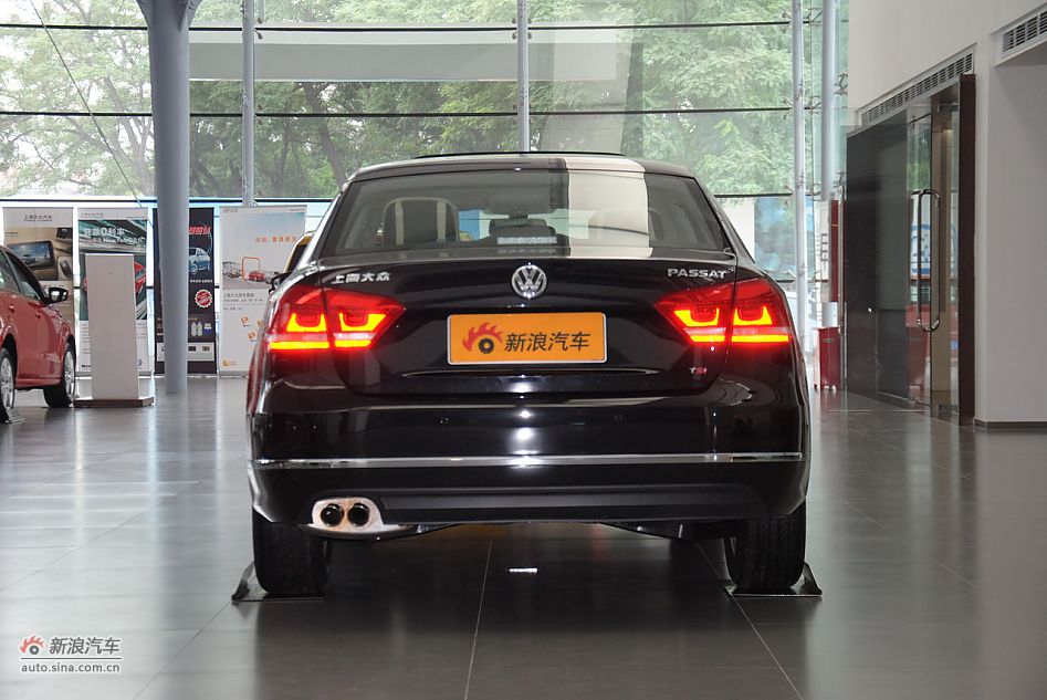 2011款帕萨特1.8TSI自动尊荣版