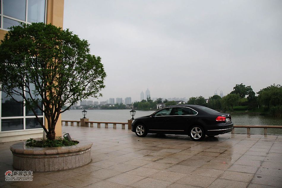 2011款新帕萨特2.0T御尊版外观