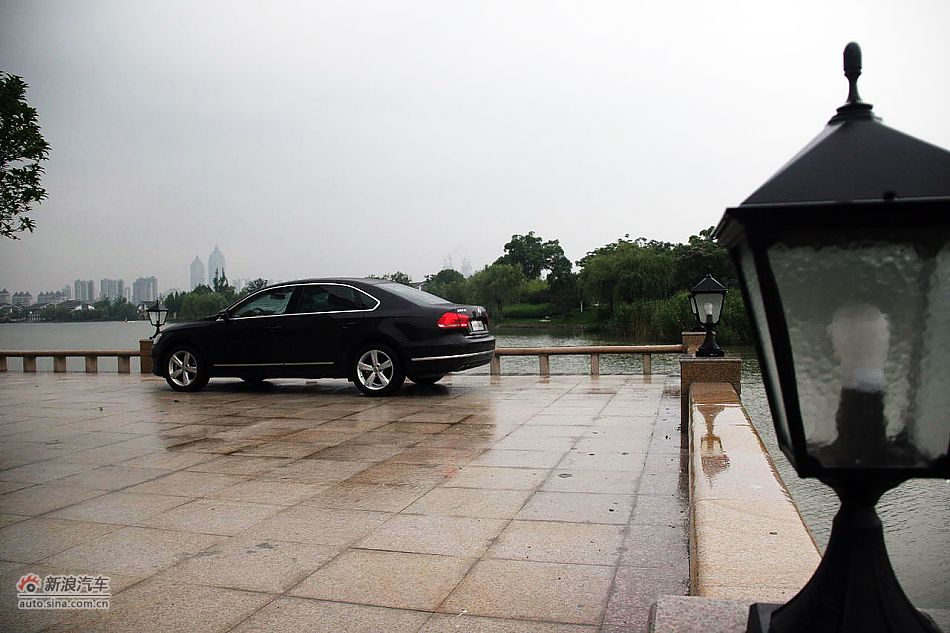 2011款新帕萨特2.0T御尊版外观