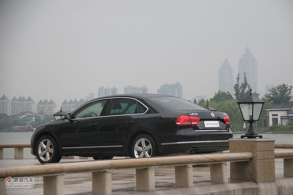 2011款新帕萨特2.0T御尊版外观