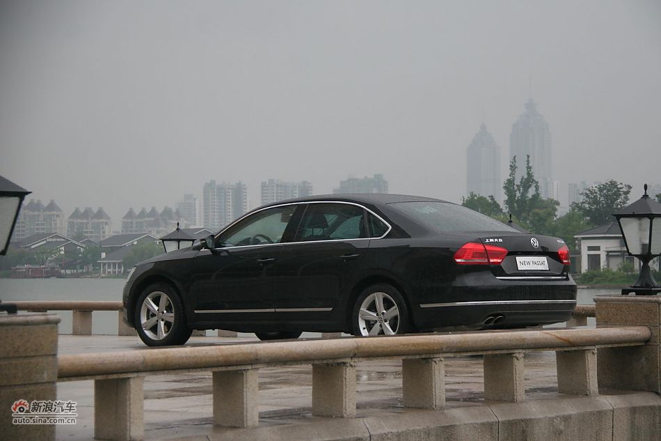 2011款新帕萨特2.0T御尊版外观
