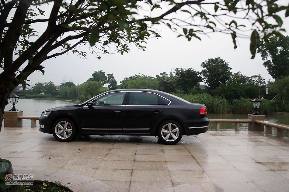 2011款新帕萨特2.0T御尊版外观