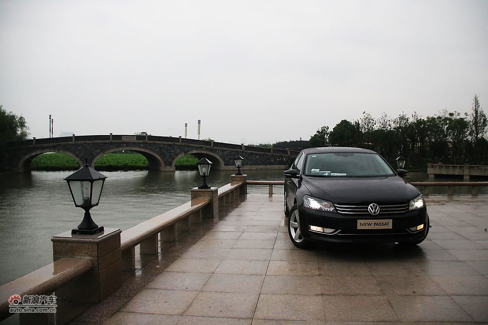 2011款新帕萨特2.0T御尊版外观