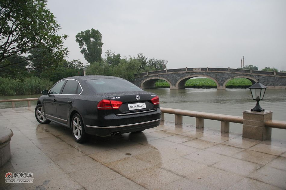 2011款新帕萨特2.0T御尊版外观