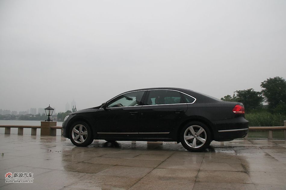 2011款新帕萨特2.0T御尊版外观