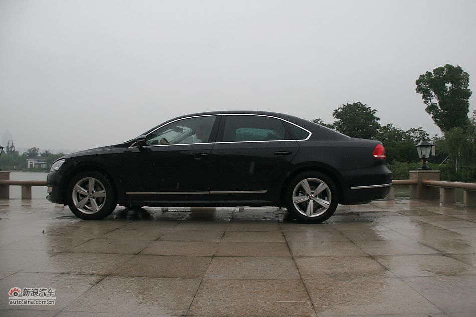 2011款新帕萨特2.0T御尊版外观