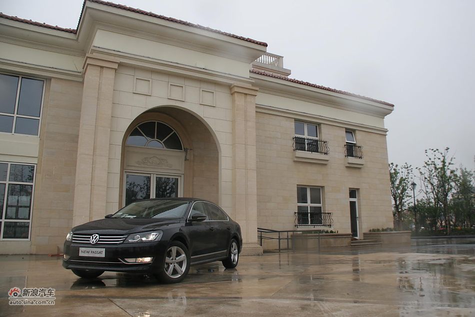2011款新帕萨特2.0T御尊版外观