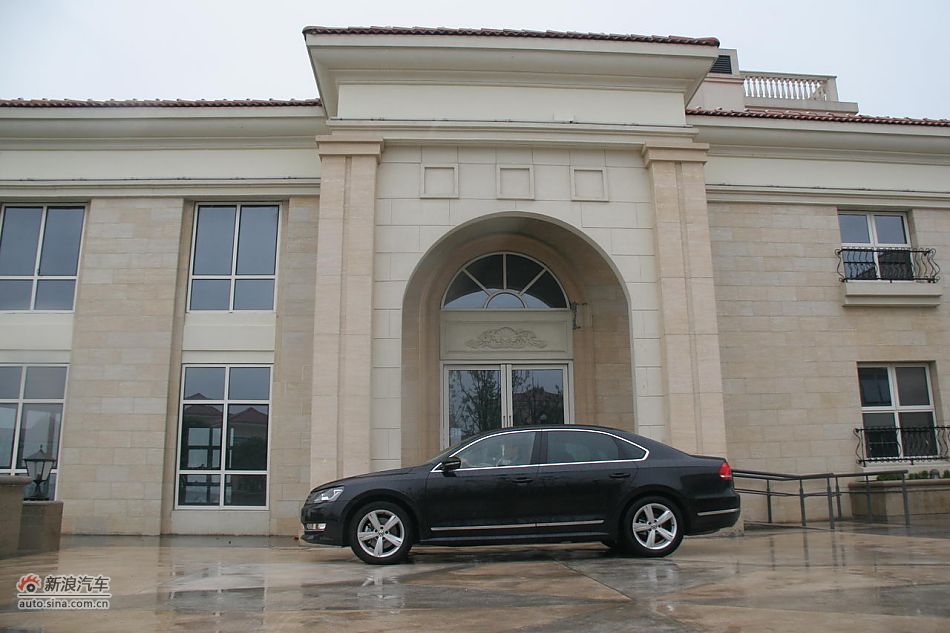 2011款新帕萨特2.0T御尊版外观