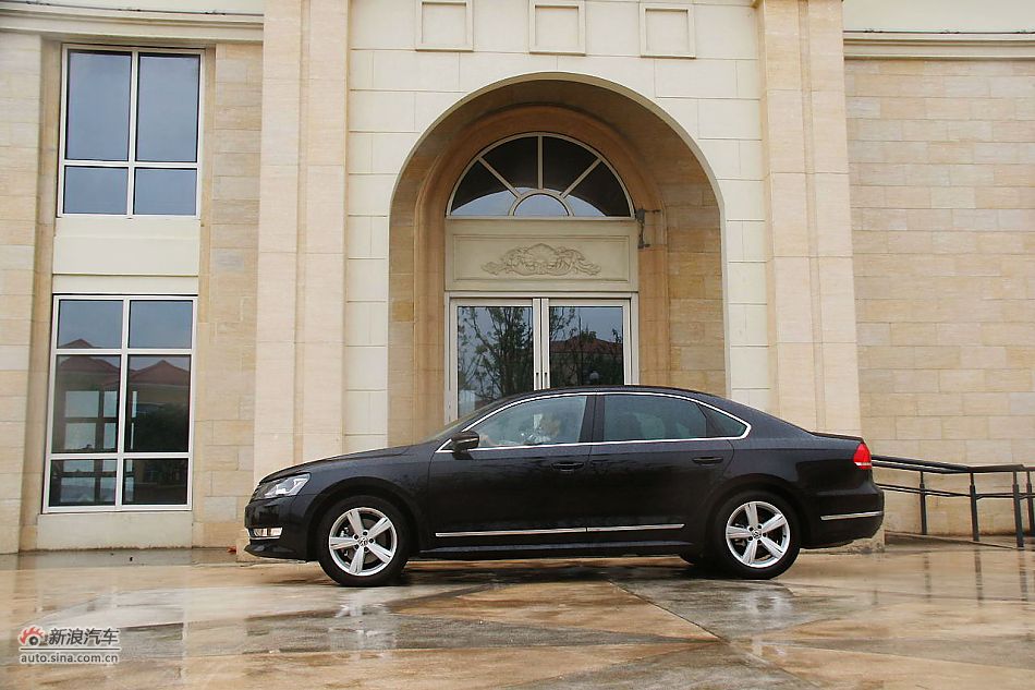 2011款新帕萨特2.0T御尊版外观