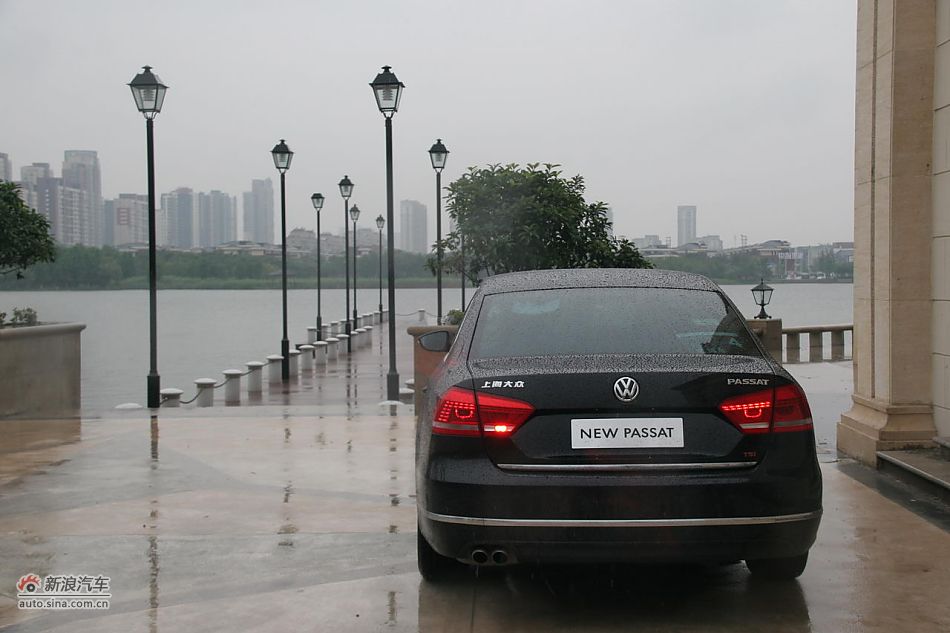 2011款新帕萨特2.0T御尊版外观