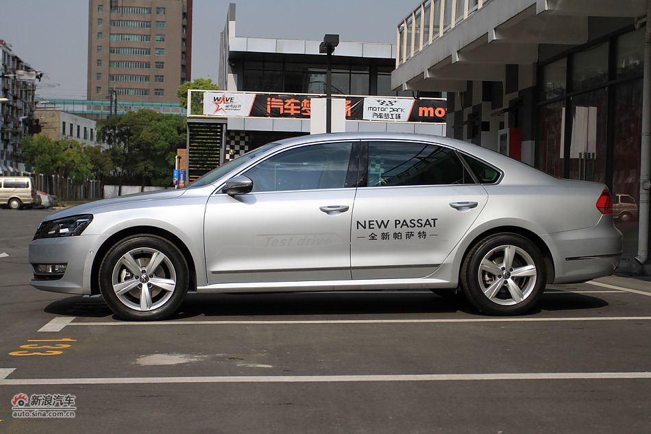 新浪汽车体验试驾全新帕萨特