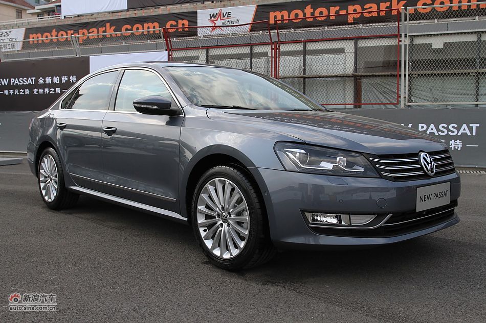 新浪汽车体验试驾全新帕萨特