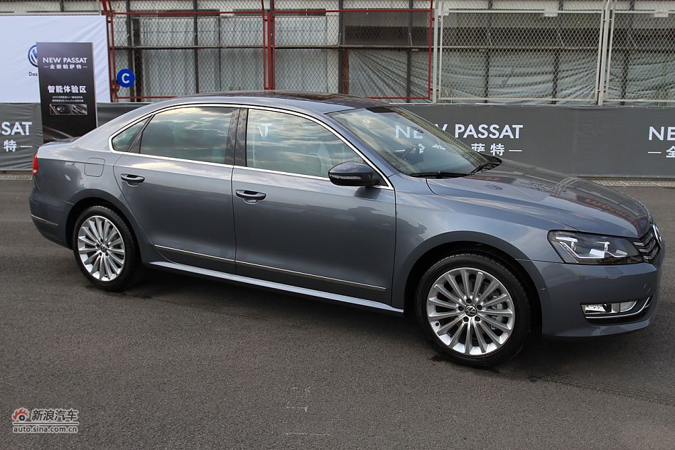 新浪汽车体验试驾全新帕萨特
